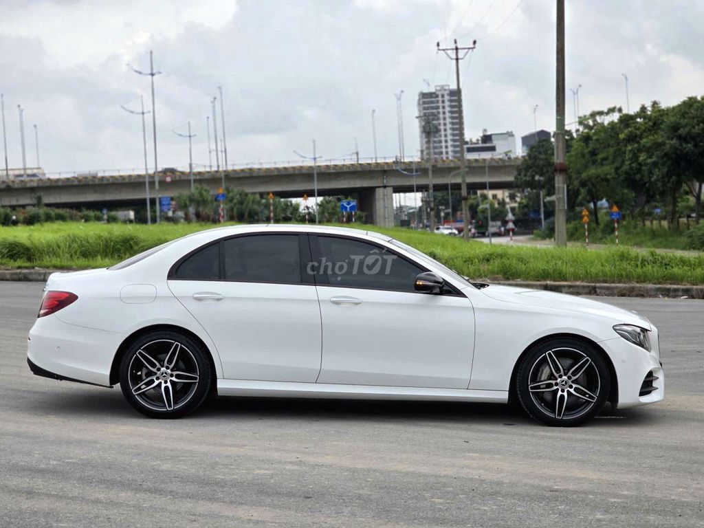 Mercedes E300 AMG Siêu Lướt 40000 KM. Mua bán Ô tô tại Quận Long Biên Hà Nội được đăng bởi Anh Tuấn hình 4