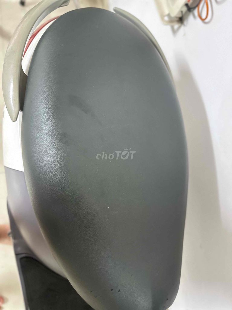 Cần bán xe điện trắng xinh gấp