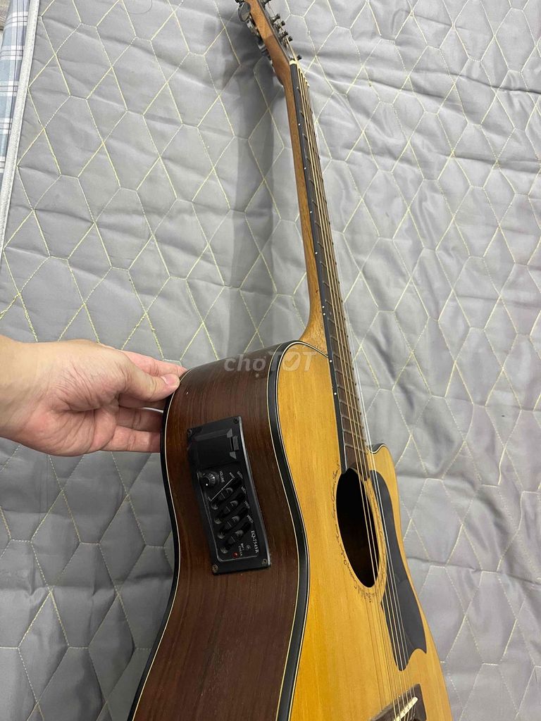 Đàn guitar gỗ tích hợp EQ. Mua bán Nhạc cụ tại Quận Long Biên Hà Nội được đăng bởi Vũ Thanh Tùng hình 1