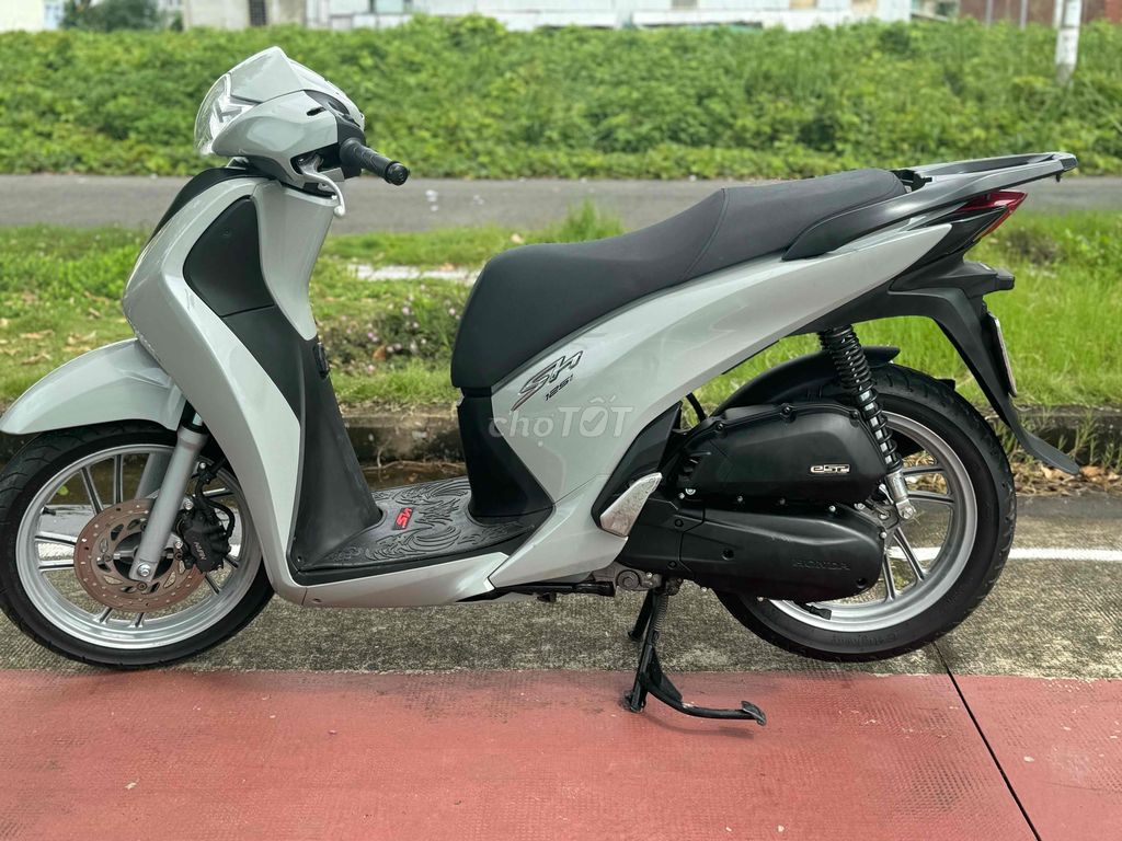 SH 125 màu xám xi măng đời 2015 43D1-221.75