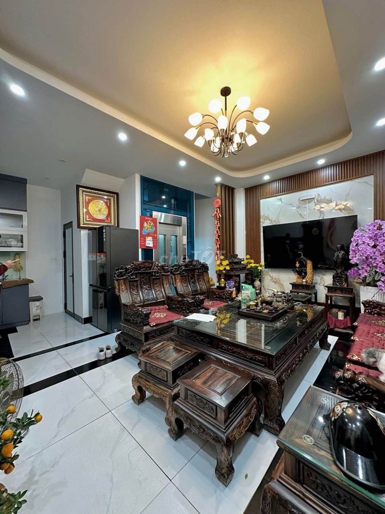 Дом на улице Чан Кхат Тчан, рядом с дорогой, лифт, 40 м², 13.5 млрд