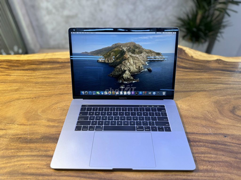 Apple MacBook Pro 2018 15" i7/16G/256GB used