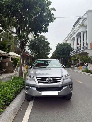 Toyota Fortuner 2019 2.4G 4x2 MT Bạc