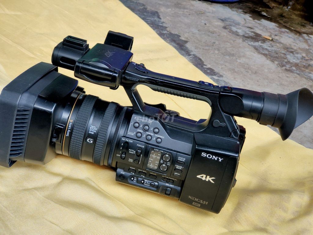 Máy quay 4K Sony PXW-Z100 hệ PAL và NTSC