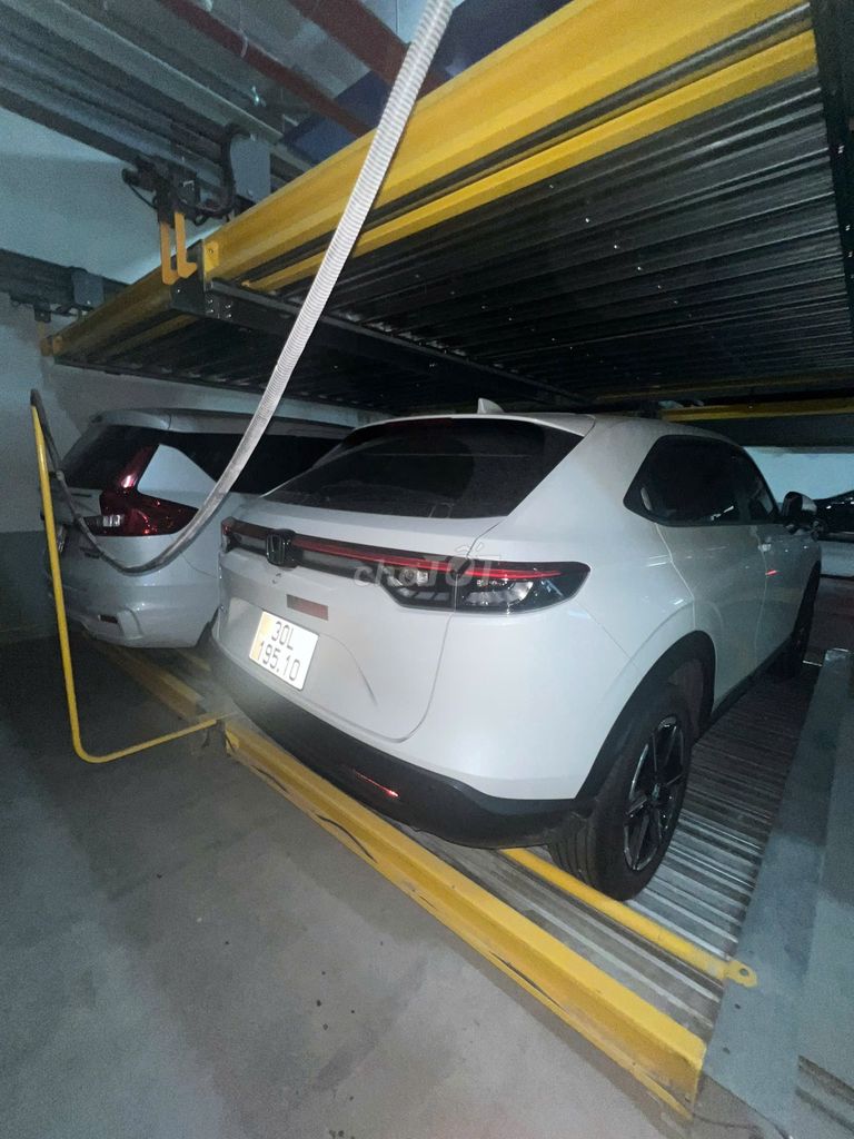 Honda HR-V 2023 L - 9000 km. Mua bán Ô tô tại Thành phố Dĩ An Bình Dương được đăng bởi Hồng hình 3