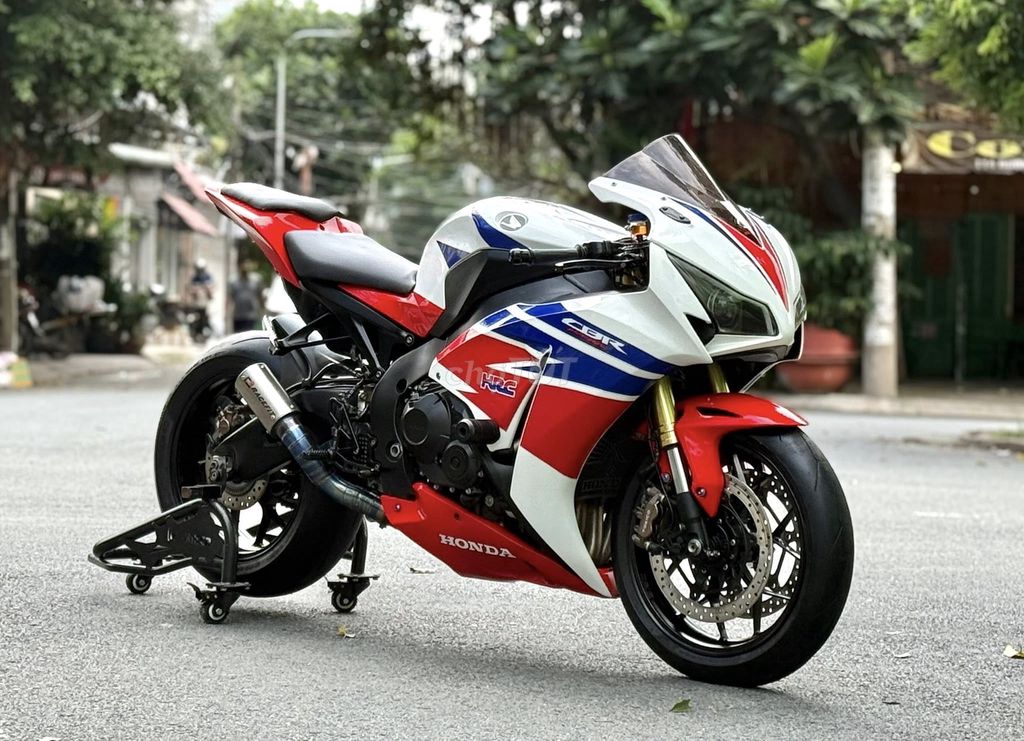Cần bán Honda CBR1000 date 2014 biển TP. Mua bán Xe máy tại Quận 6 Tp Hồ Chí Minh được đăng bởi Thiên Trà Motor hình 3