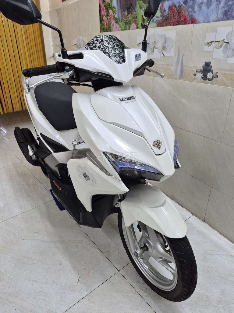 Airblade 125 trắng xám 2016 bstp. Mua bán Xe máy tại Quận 8 Tp Hồ Chí Minh được đăng bởi 475 Tùng Thiện Vương Q8 hình 1