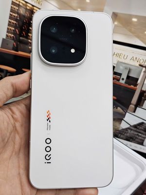 Vivo iqoo 15 5G (12+256Gb) Fullbox, đẹp 99% Trắng. Mua bán Điện thoại tại Quận Đống Đa Hà Nội được đăng bởi Hn Store