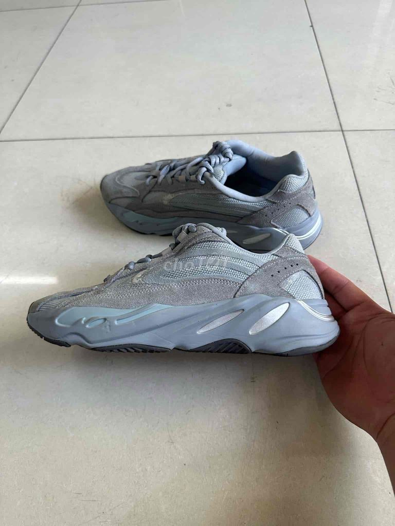 BÁN GIÀY ADIDAS YEEZY BOOST 700 V2 ‘HOSPITAL BLUE’