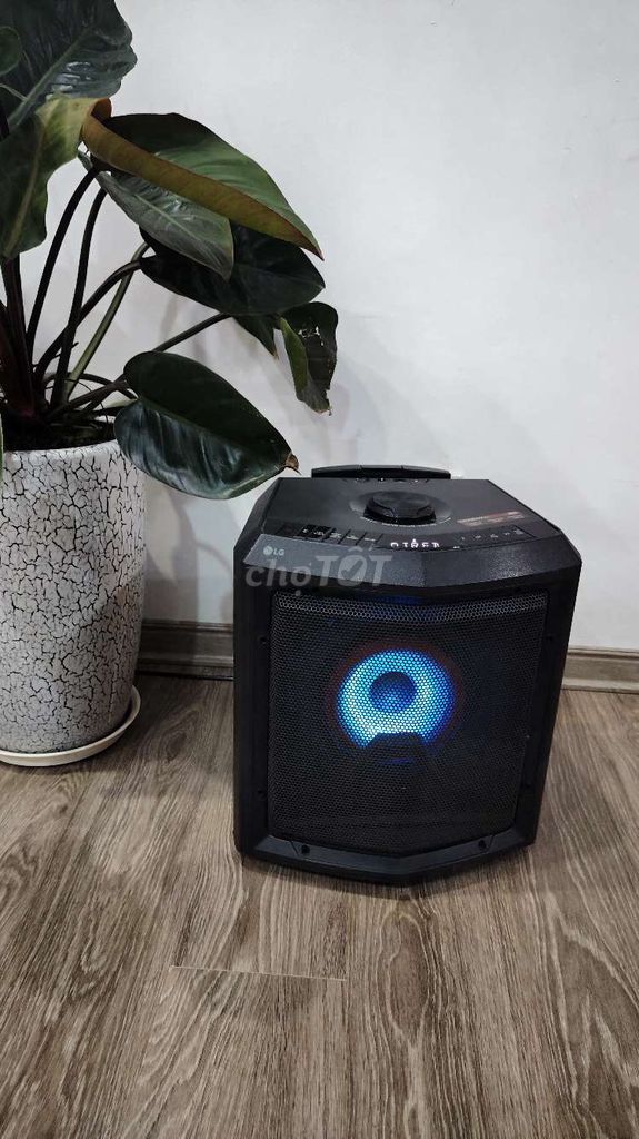 Loa kéo Bluetooth LG RL2 Đen. Mua bán Tivi, Âm thanh tại Quận Hà Đông Hà Nội được đăng bởi Nguyen huu phu hình 1