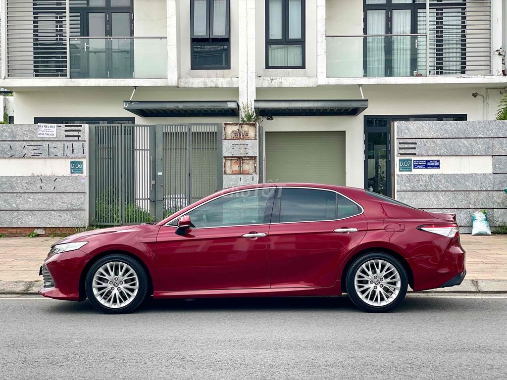 Toyota Camry 2.5Q 2020 Красный, Таиланд, 26 000 км