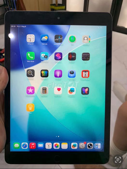 Apple iPad Gen 8 Wifi 32GB Like New. Mua bán Máy tính bảng tại Quận 1 Tp Hồ Chí Minh được đăng bởi Hội Đồ Điện Tử hình 1