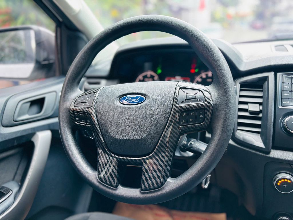 Ford Ranger XLS 2.2 4x2 AT 2018 - 37000 km. Mua bán Ô tô tại Thành phố Dĩ An Bình Dương được đăng bởi trần thị khánh huyền  hình 5