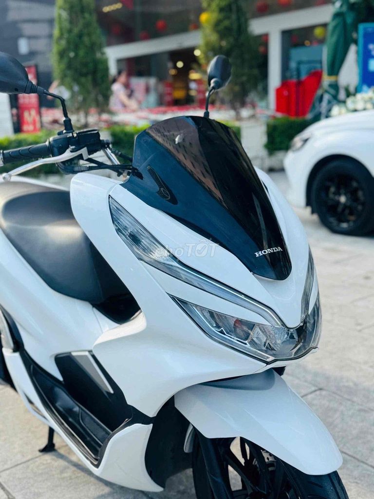 Honda PCX 125fi 2018 белый 25000 км