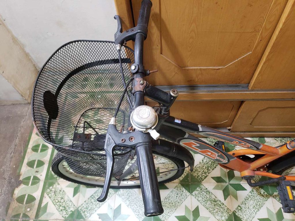 Xe đạp Thái Lan LA Sporty 240 gắn thêm rổ, chuông. Mua bán Xe đạp tại Huyện Nhà Bè Tp Hồ Chí Minh được đăng bởi Trân hình 2