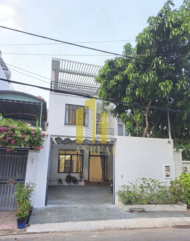 Nhà đẹp style hiện đại Thảo Điền cho thuê ở gia đình, VP gần cầu SG