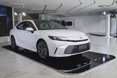Toyota Camry 2025 2.5 HEV Top - 800 km. Mua bán Ô tô tại Quận Tân Bình Tp Hồ Chí Minh được đăng bởi Trần Mạnh Phú