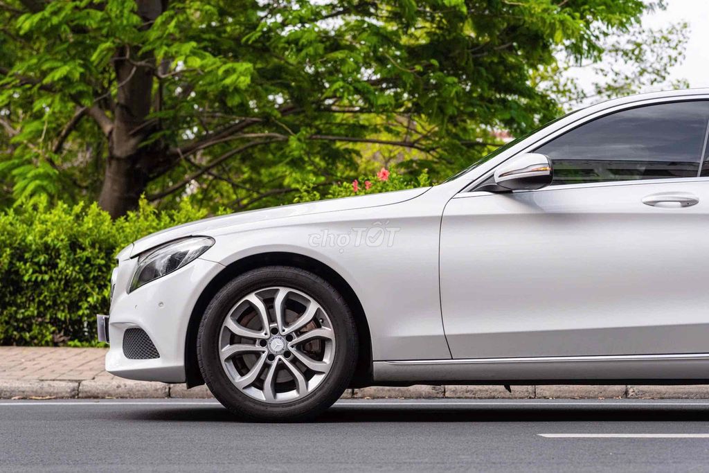 C200 model 2017 màu trắng xe sang siêu đẹp giá rẻ. Mua bán Ô tô tại Quận 7 Tp Hồ Chí Minh được đăng bởi Dương Phương hình 4