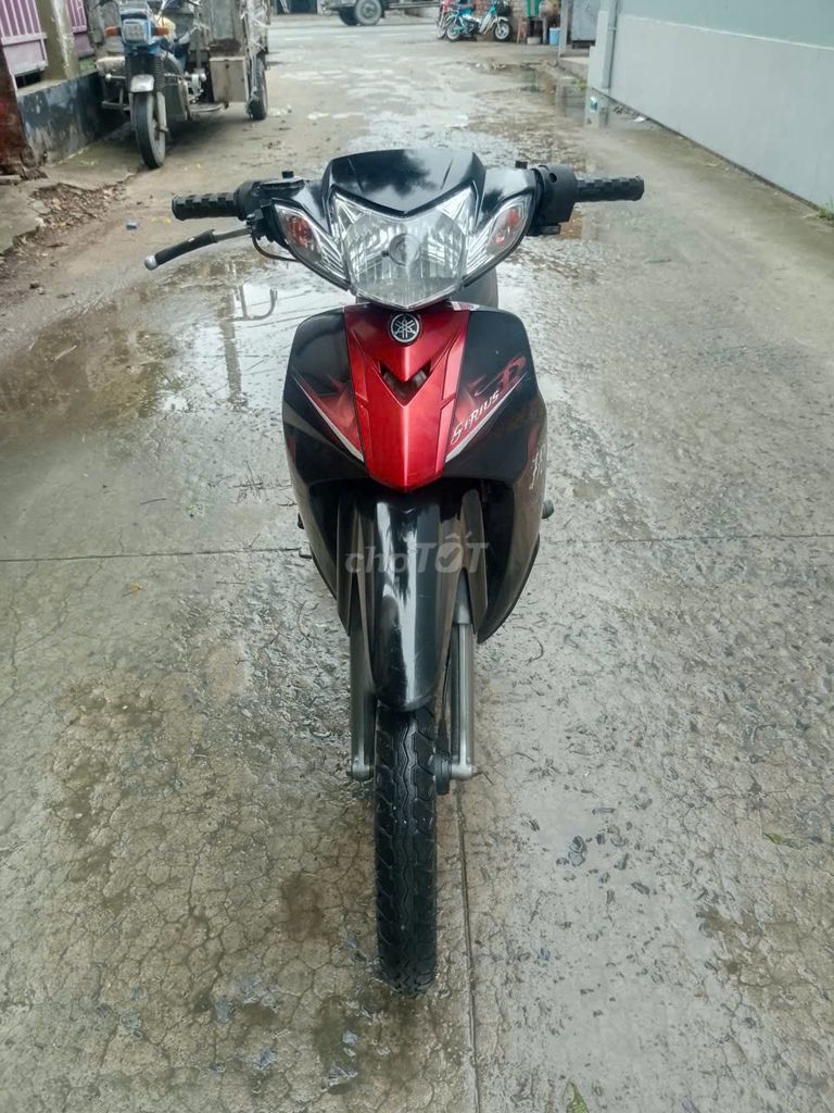 Yamaha Sirius 2011 красный/черный, родной тихий двигатель