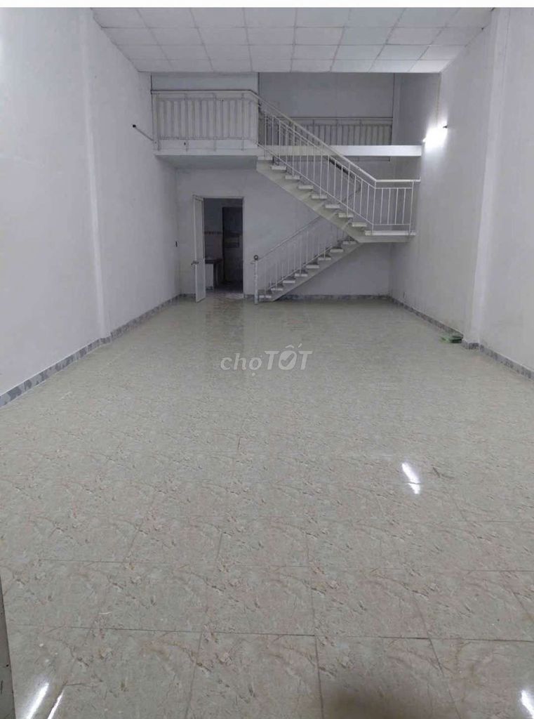 Дом 5х20м, этаж с антресолью, 2 спальни, 2 санузла, новый и красивый, район Тай Тхань