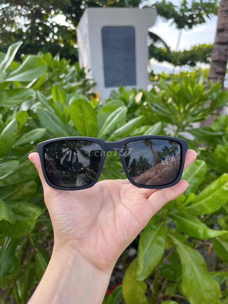 Kính râm Nike nhựa đen Ý. Mua bán Phụ kiện thời trang khác tại Thành phố Chí Linh Hải Dương được đăng bởi Quỳnh Nga 2hand hình 1