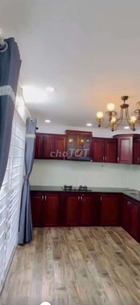 Аренда · 3 комн. · 40 м² · Quận 10, ул. Đường Lê Hồng Phong