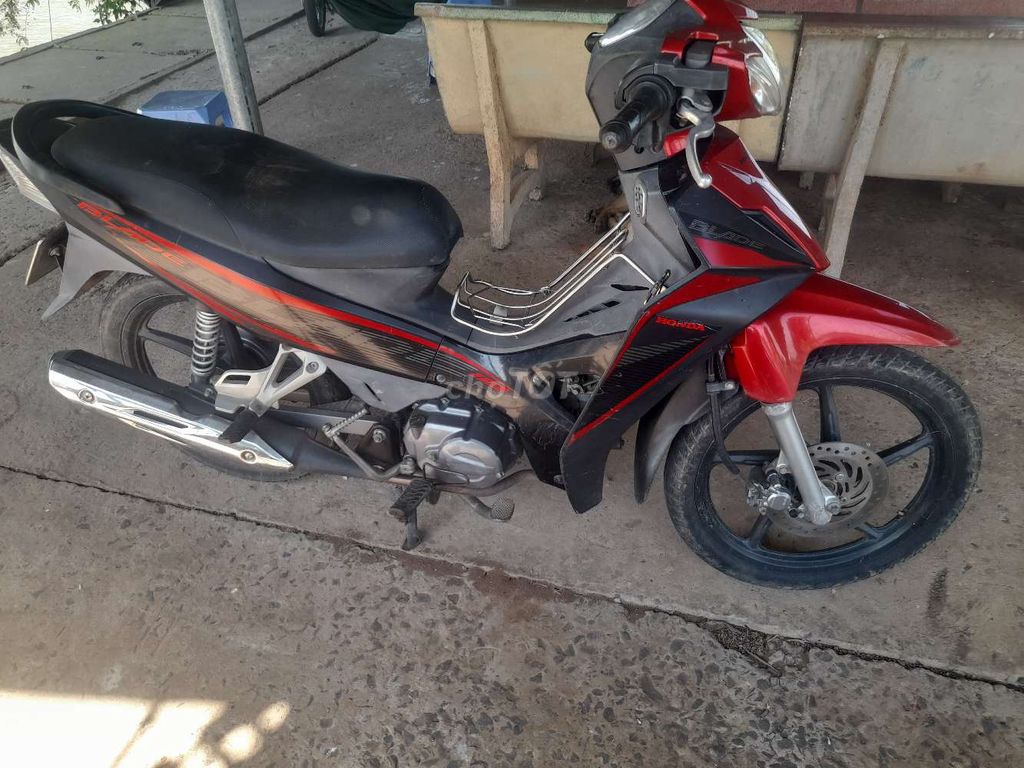 Honda Blade 2016 Đỏ đen. Mua bán Xe máy tại Huyện Lấp Vò Đồng Tháp được đăng bởi HL hình 3