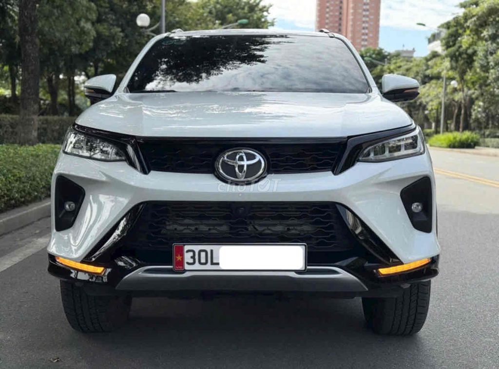 Toyota Fortuner 2024 (full dầu) lăn bánh 1vạn km. Mua bán Ô tô tại Quận Cầu Giấy Hà Nội được đăng bởi TRUNG HIẾU AUTO hình 1