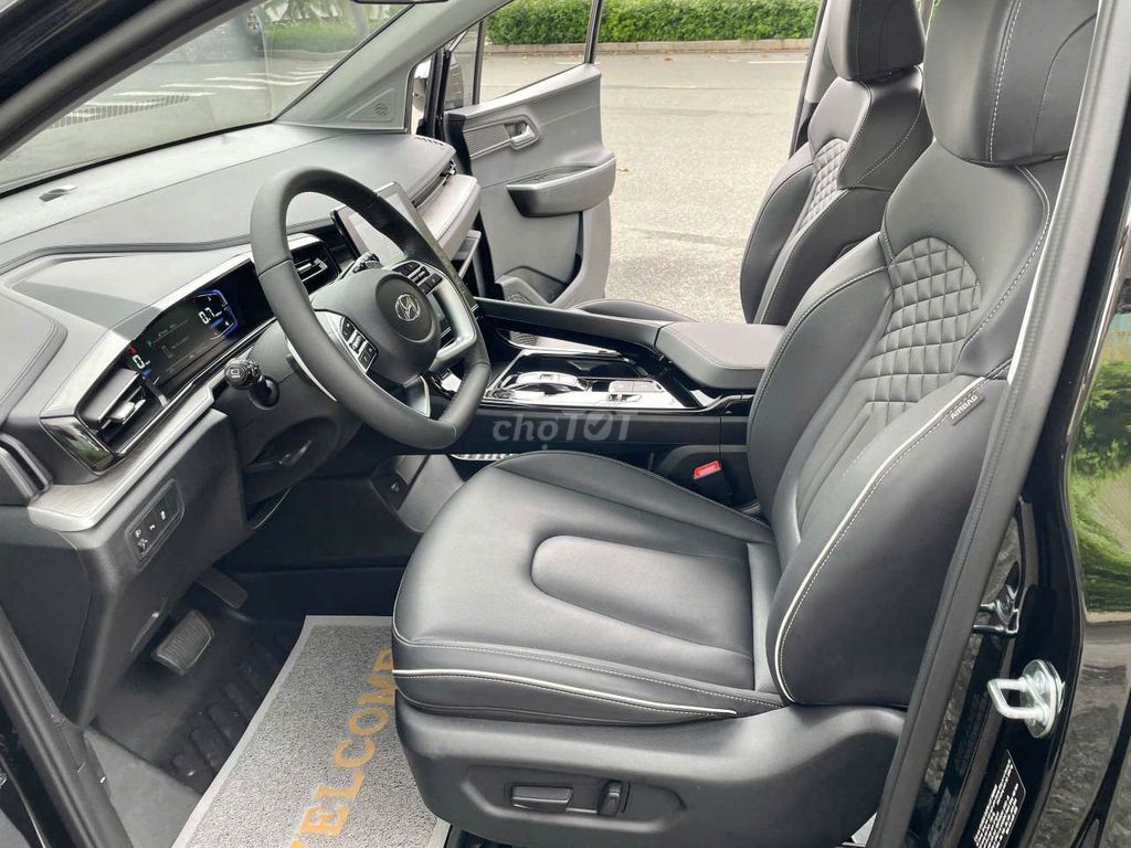 Hyundai custin 2.0AT- 10000 km. Mua bán Ô tô tại Thành phố Thủ Đức Tp Hồ Chí Minh được đăng bởi Ms Hiệp  hình 9