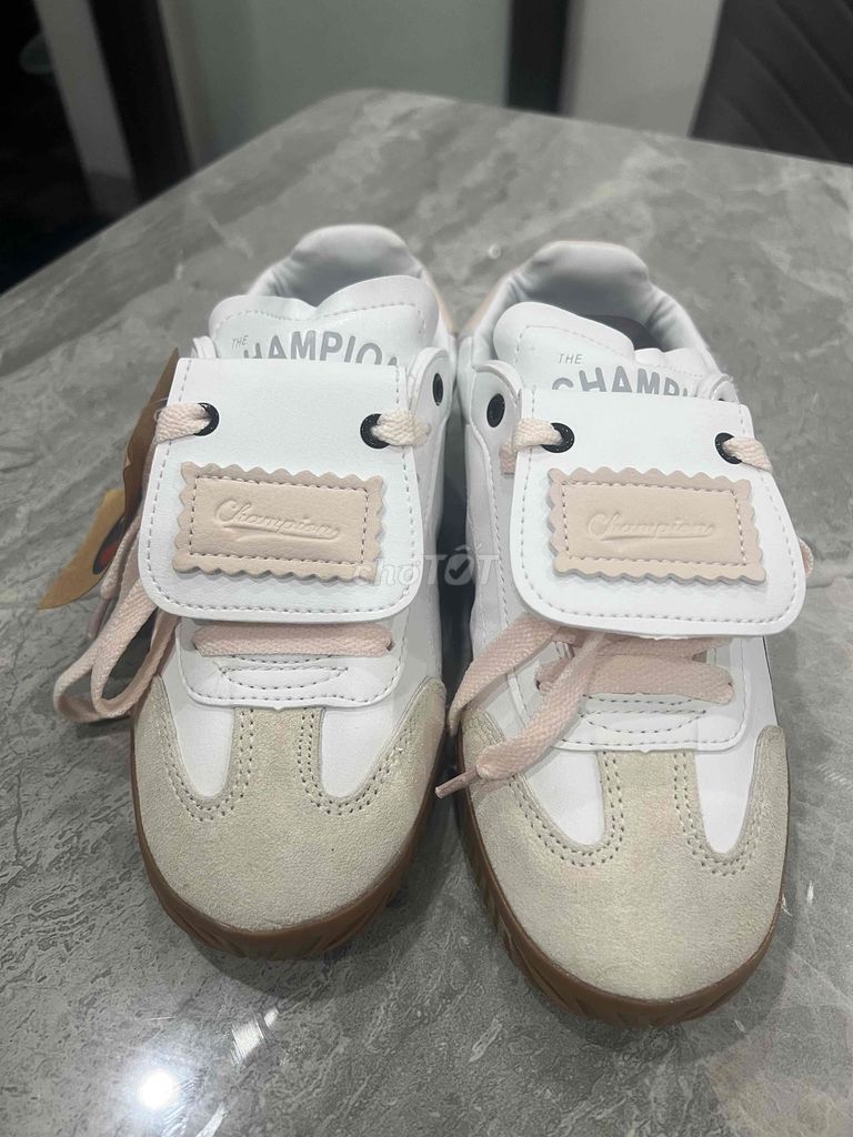 Giày thể thao Champion trắng hồng sz 36. Mua bán Giày dép tại Quận Dương Kinh Hải Phòng được đăng bởi Trần Thị Liên hình 1