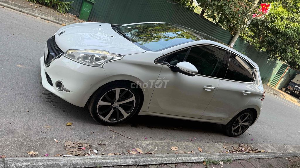 Peugeot 208 2015 1.6L AT - 85632 km. Mua bán Ô tô tại Huyện Đông Anh Hà Nội được đăng bởi thành hải mua bán điện thoại cũ hình 1