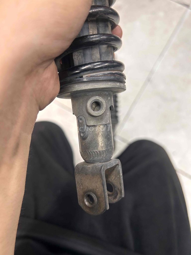 Phuộc sau Honda SH Ý zin theo xe. Mua bán Phụ tùng xe tại Quận Tân Phú Tp Hồ Chí Minh được đăng bởi Phúc Bảo hình 4