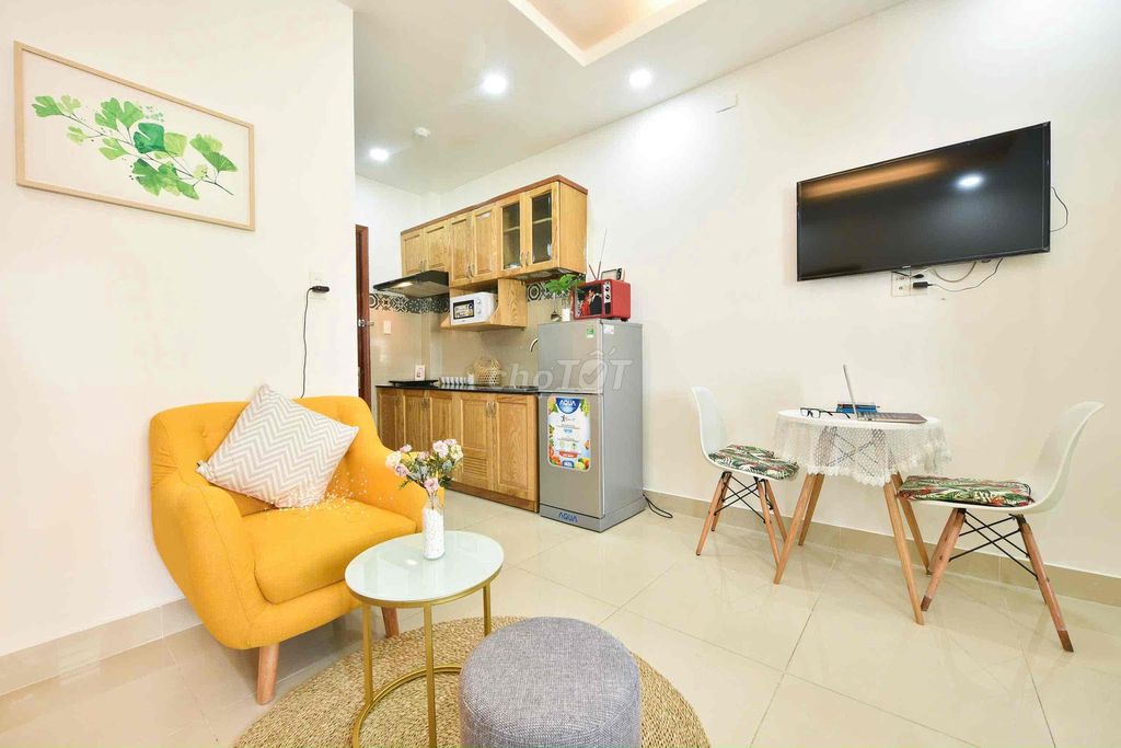 Studio 35m2 balcony full nội thất ngay phố Bùi viện, Trần Hưng Đạo Q1