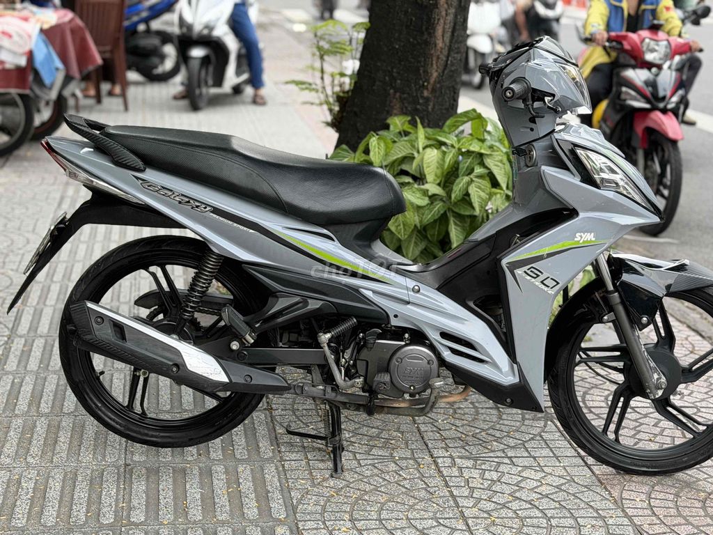 SYM Galaxy 50 2024 Серый цемент, автомобиль 9, держатель для бумаги