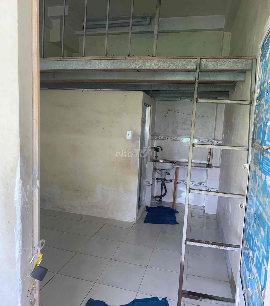 phòng trọ cho công nhân thuê, giờ giấc tự do, wc, bếp, gác,gần chợ bà