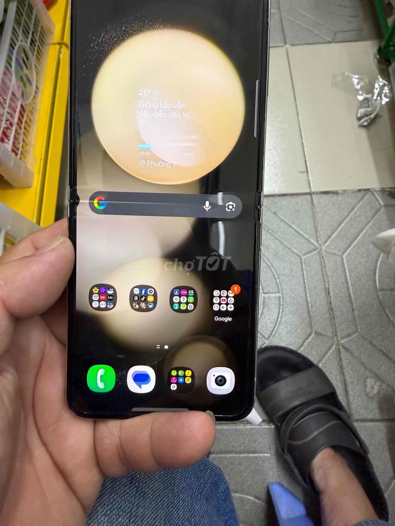Samsung Galaxy Z Flip 5 Bạc có gl giao lưu. Mua bán Điện thoại tại Quận 6 Tp Hồ Chí Minh được đăng bởi võ Long triều hình 1