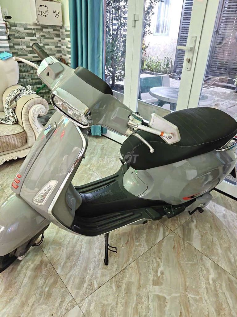 Принт Piaggio Vespa 2021 проехал 10 000 км.