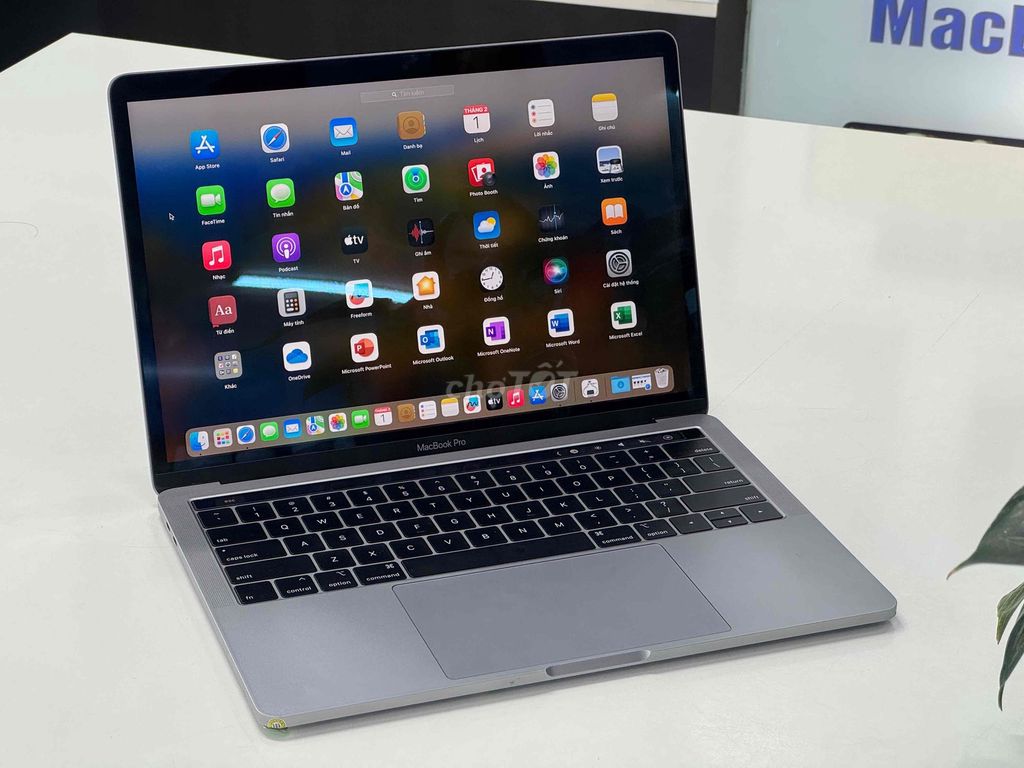 MacBook Pro 2019 Cao Cấp/ Touchbar tiện lợi. Mua bán Laptop tại Quận Liên Chiểu Đà Nẵng được đăng bởi TT Center 603 Tôn Đức Thắng Hòa Khánh  hình 1