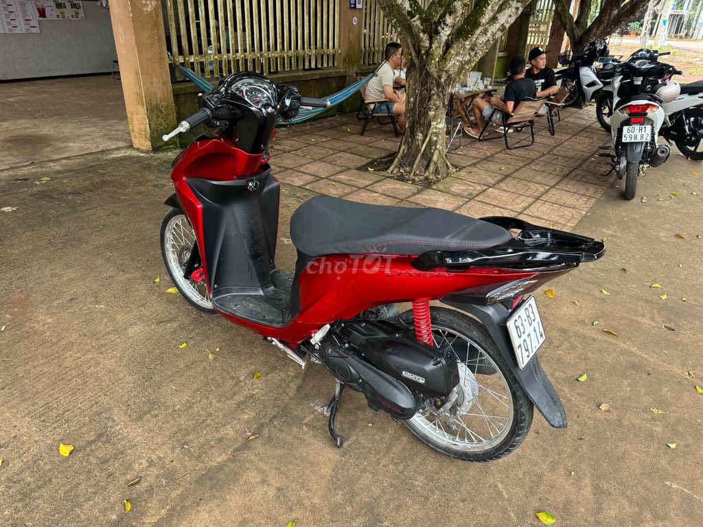 Honda Vision 2018 Đỏ đen. Mua bán Xe máy tại Huyện Cẩm Mỹ Đồng Nai được đăng bởi Đặng Quốc Hoàng hình 3