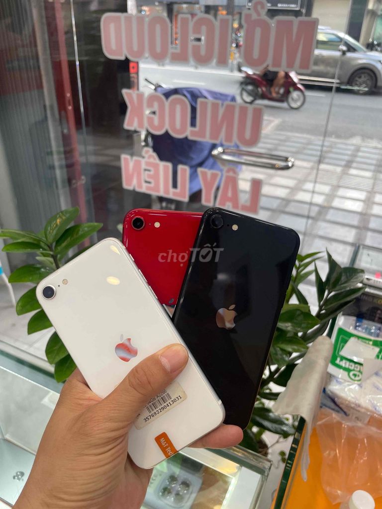 Apple iPhone SE 2020 Đỏ Đen Trắng Đã sử dụng. Mua bán Điện thoại tại Quận 10 Tp Hồ Chí Minh được đăng bởi Tee Huy Anh hình 1