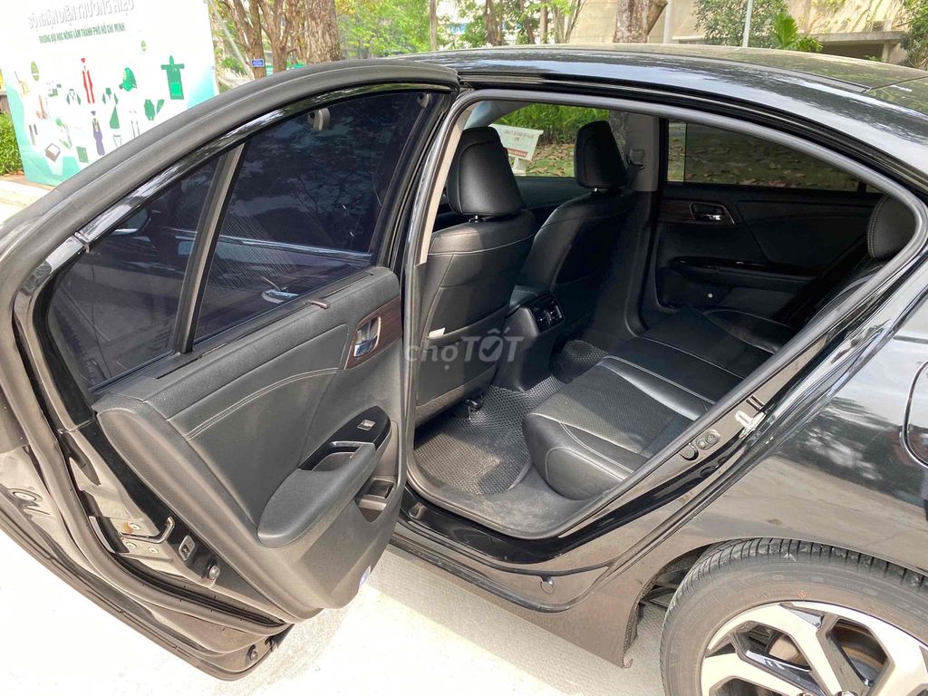 Honda Accord 2018 2.4 AT - còn zin nguyên bản
