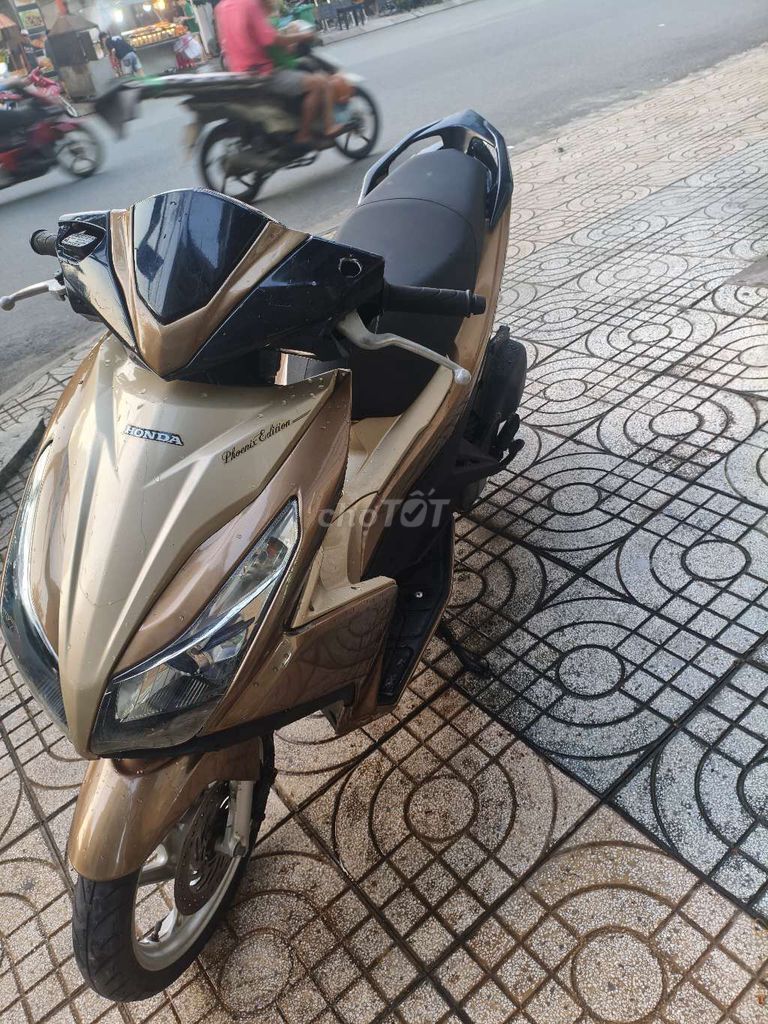 Honda Air Blade Vàng đồng. Mua bán Xe máy tại Quận Tân Bình Tp Hồ Chí Minh được đăng bởi duong hoang tri hình 1