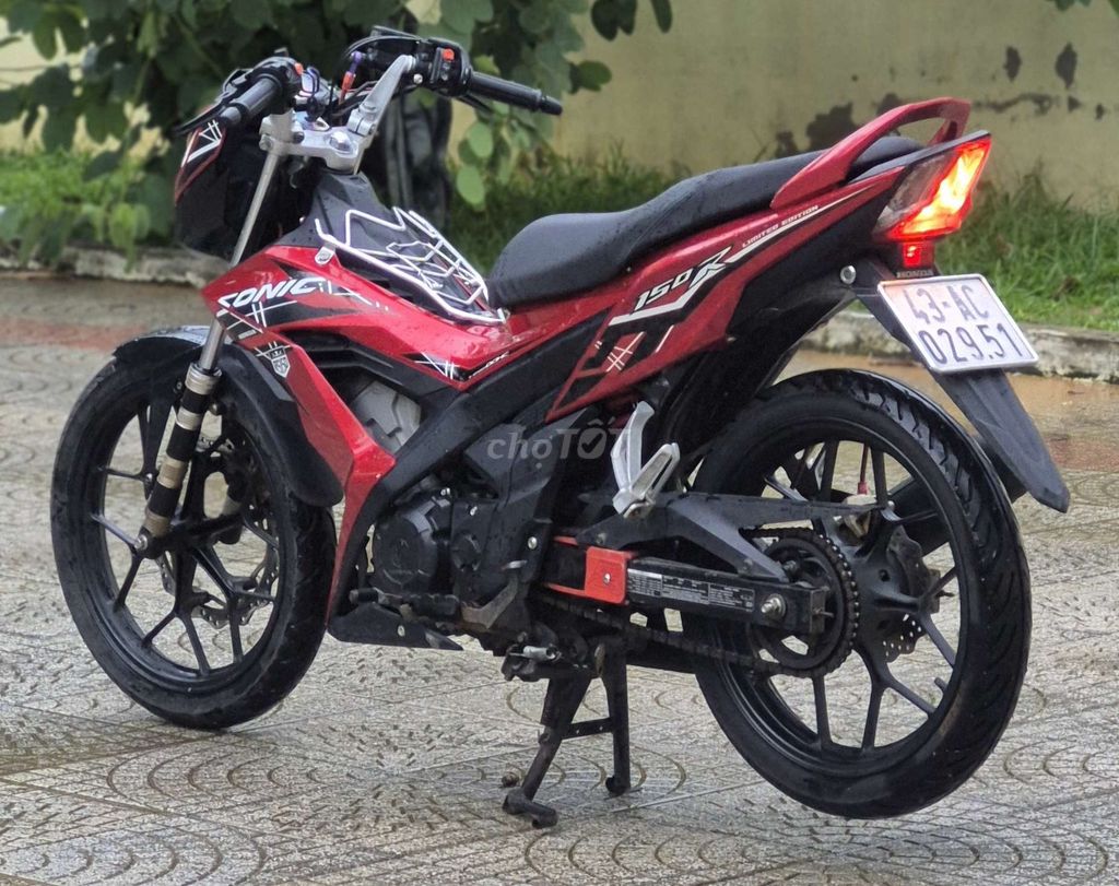 Honda Sonic 150 красно-черный, в отличном стоковом состоянии