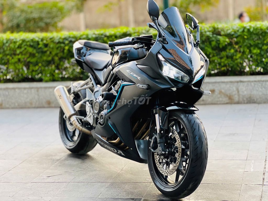 Mạnh Hà Motor bán CBR650R 2023 Black edtion 4k km