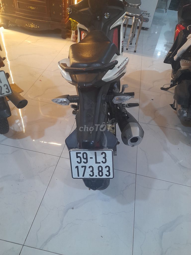 Yamaha Exciter 155 Trắng Đỏ Đen 7000km. Mua bán Xe máy tại Quận 8 Tp Hồ Chí Minh được đăng bởi Tung Thanh hình 2