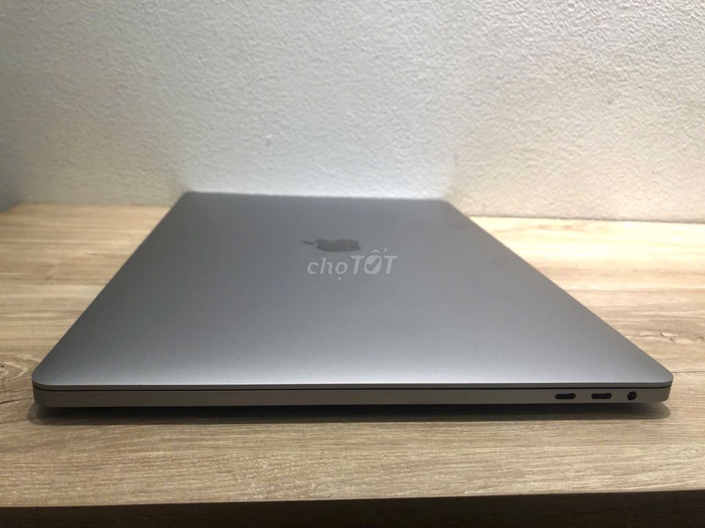 MACBOOK PRO 15