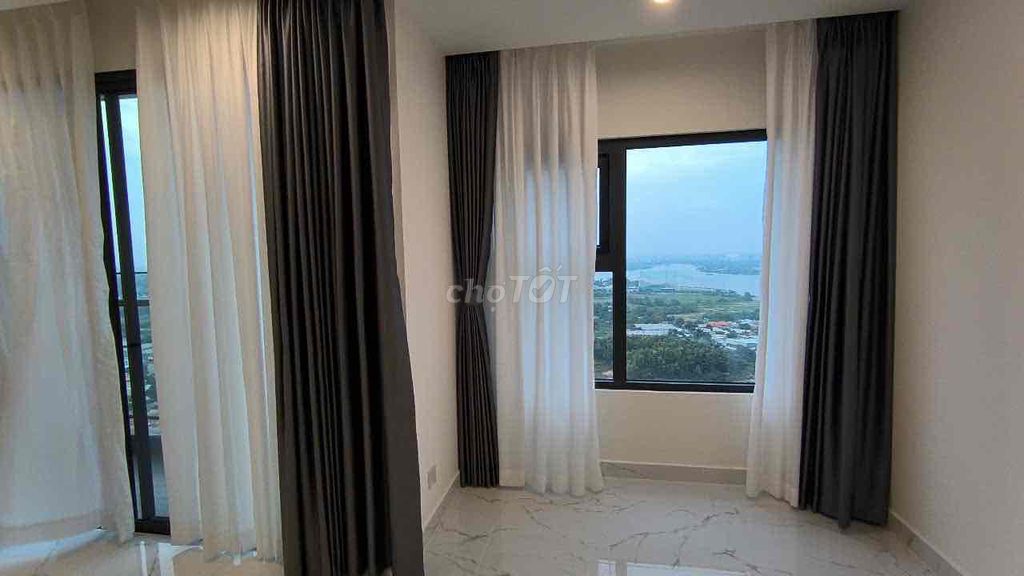 SIÊU ĐẸP. căn 2pn+ view sông, hướng ĐN.Bếp + rèm + tủ lạnh,nhà chưa ở