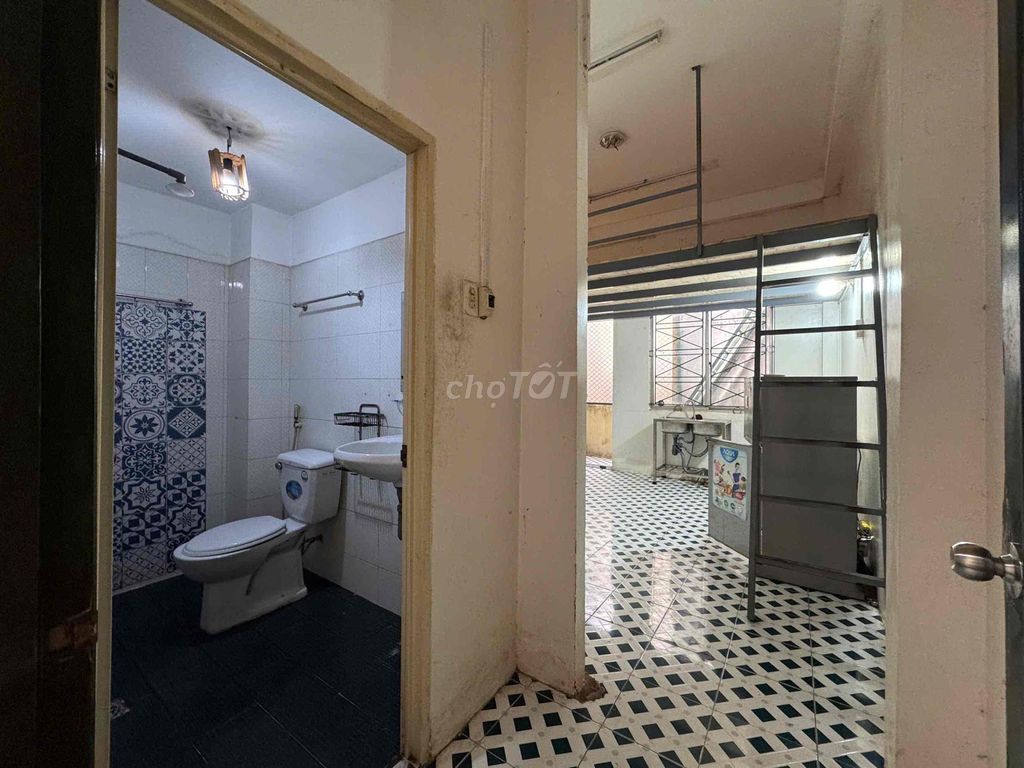 CHO THUÊ DUPLEX BAN CÔNG SÁT BÊN VẠN HẠNH MALL HUFLIT GIÁ SIÊU NGON