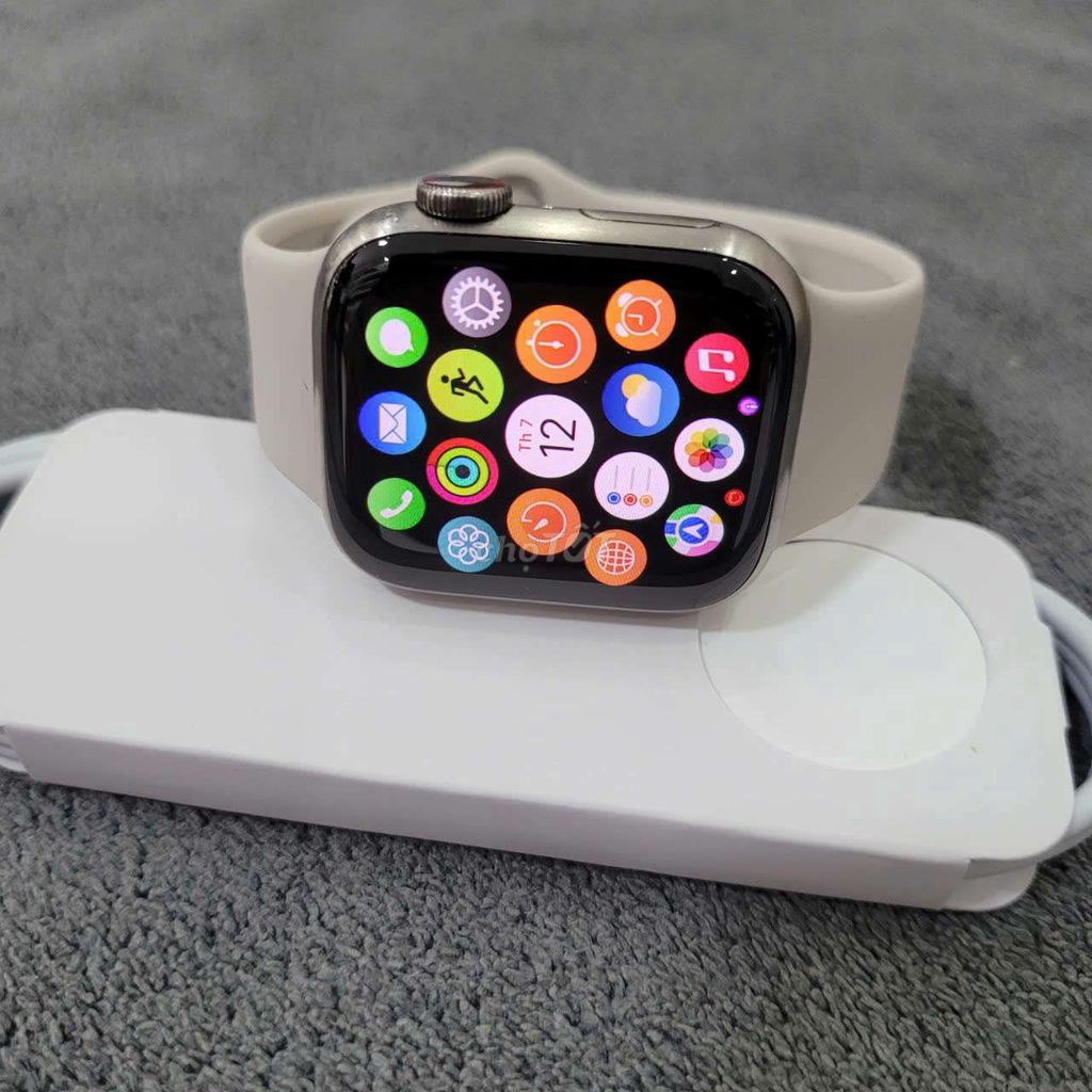 APPLE WATCH TITAN 7 TRẮNG 41MM Keng 99% Pin 100%