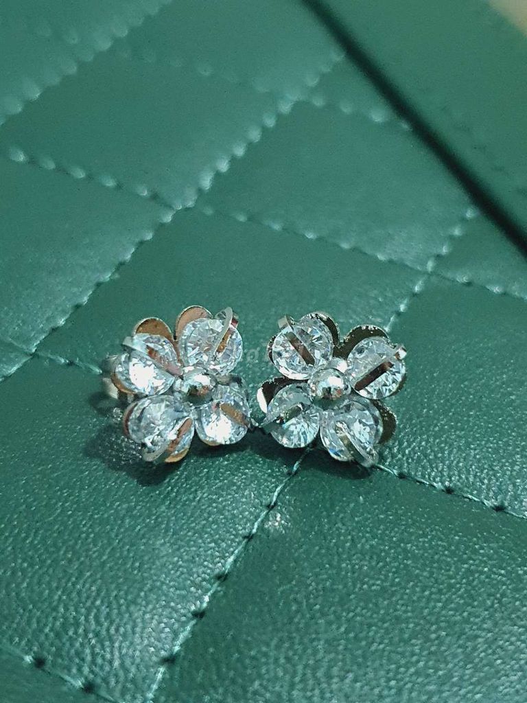 Bông tai Nữ Kim loại Đá Vàng Bạc. Mua bán Phụ kiện thời trang khác tại Thành phố Tây Ninh Tây Ninh được đăng bởi phạm hồng thúy hình 1